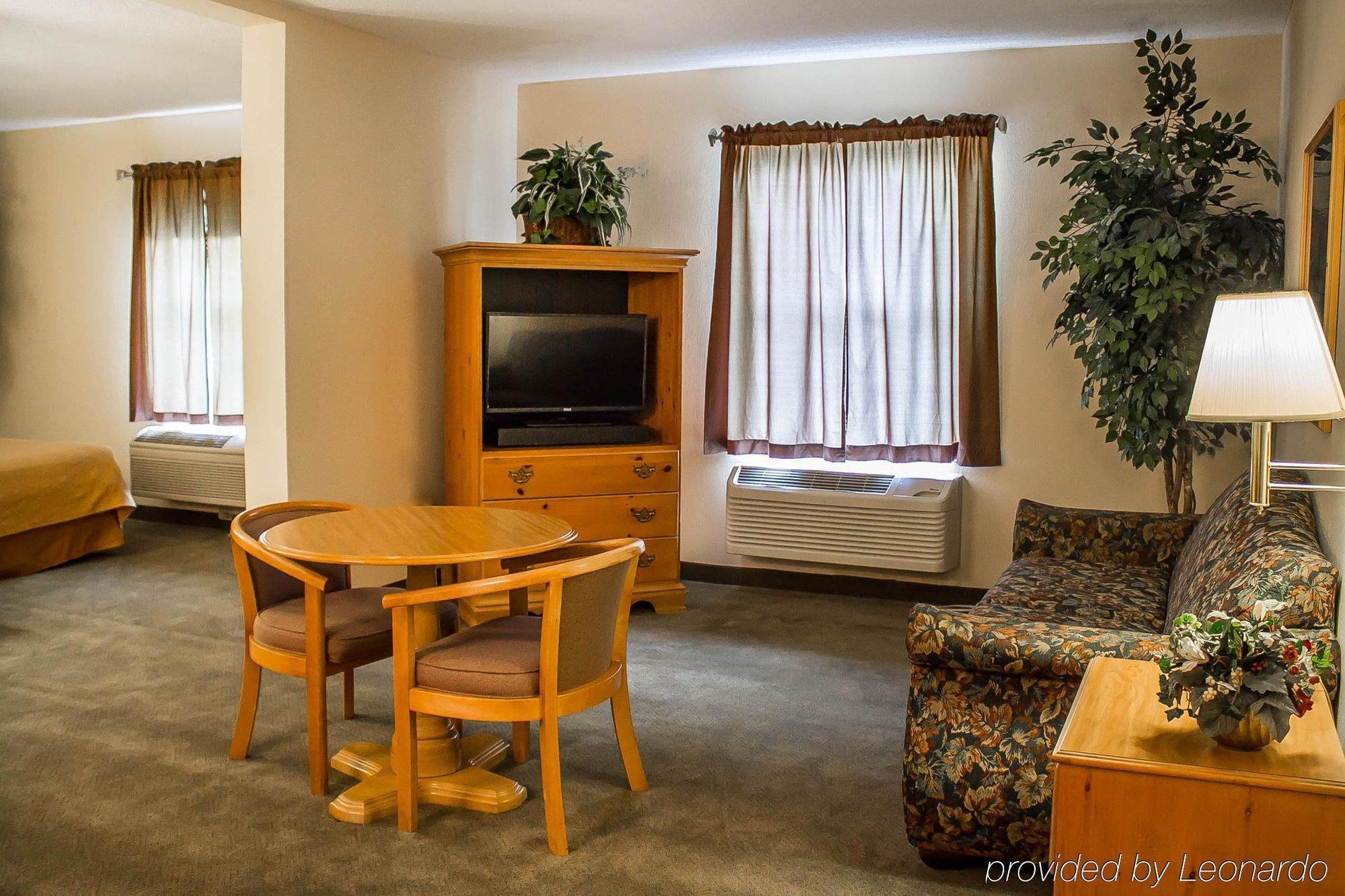 Quality Inn & Suites Bellville - Mansfield Bagian luar foto
