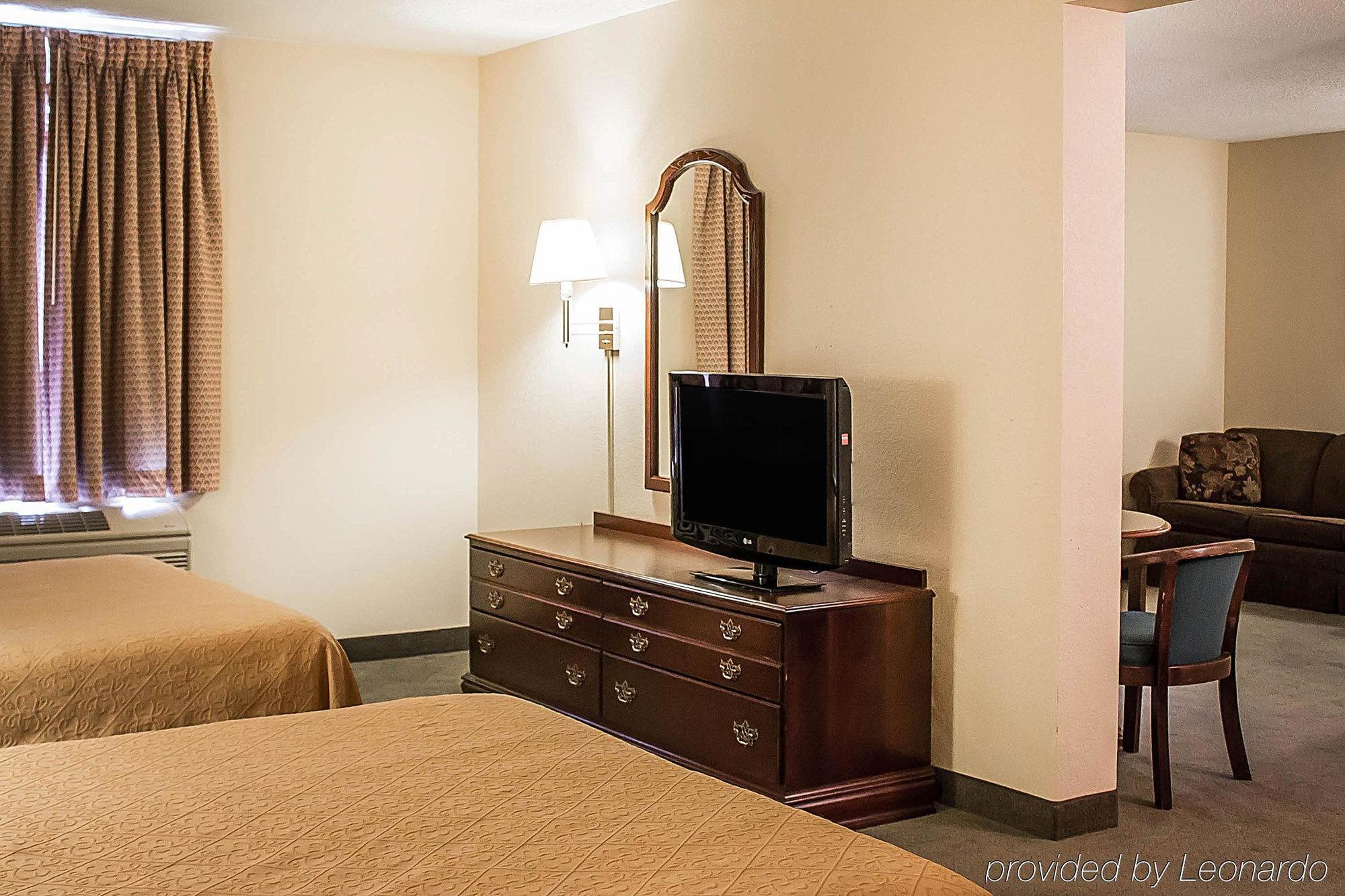 Quality Inn & Suites Bellville - Mansfield Bagian luar foto